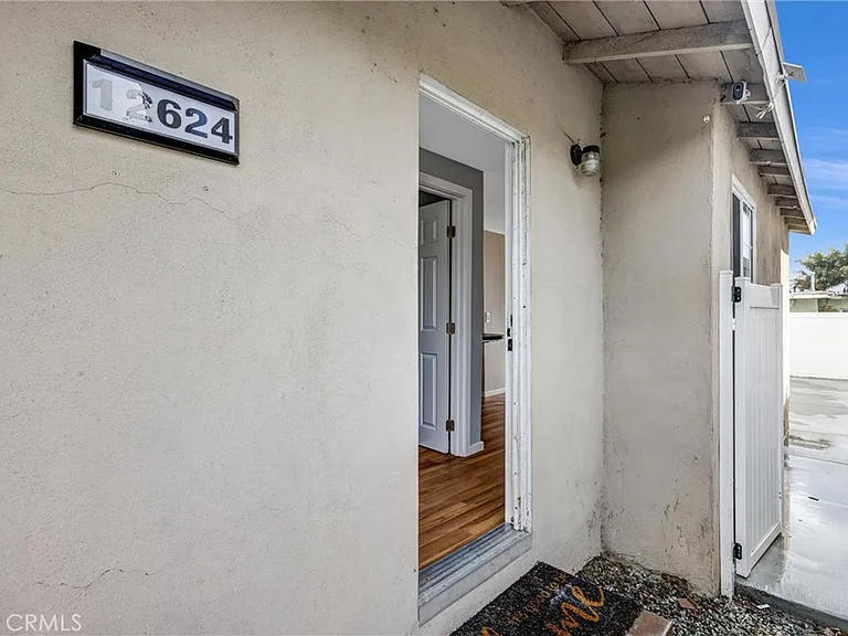 12624 S Mona Blvd — Photo 9