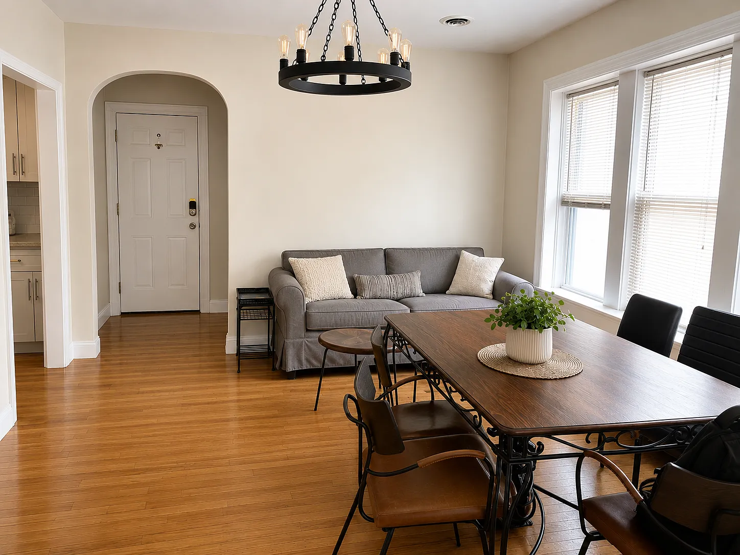 2 bed, 1000 sqft, $2,200 — Photo 4
