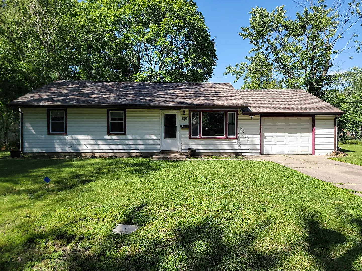 1406 Williamsburg Dr photo 1