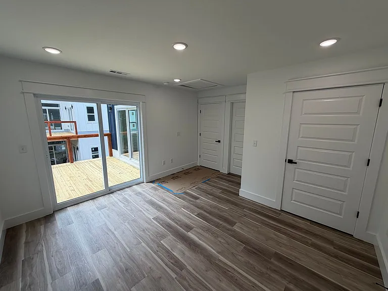 916 N Sang Ave #B — Photo 11