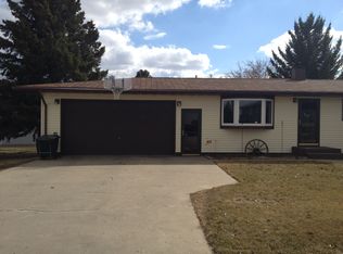 805 14th St SW, Jamestown, ND 58401