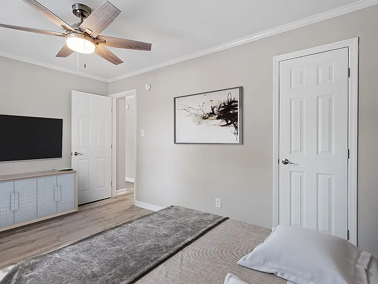 Gorgeously Renovated Apartments — Photo 29