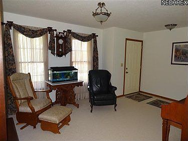 5th image of 253 Hillsdale Cir