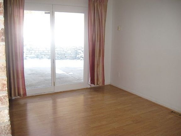 Dining Rm,Wood Laminate