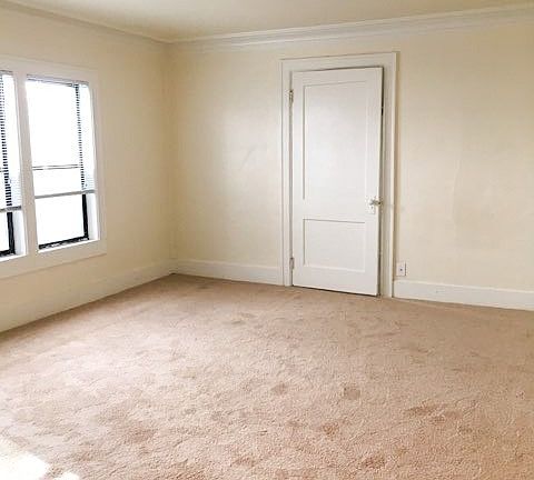 4th image of 1509 E Madison St #1519-303