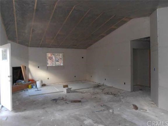 2nd image of 905 W Country Club Blvd