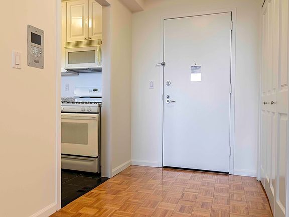 5th image of 350 W 43rd St APT 45B