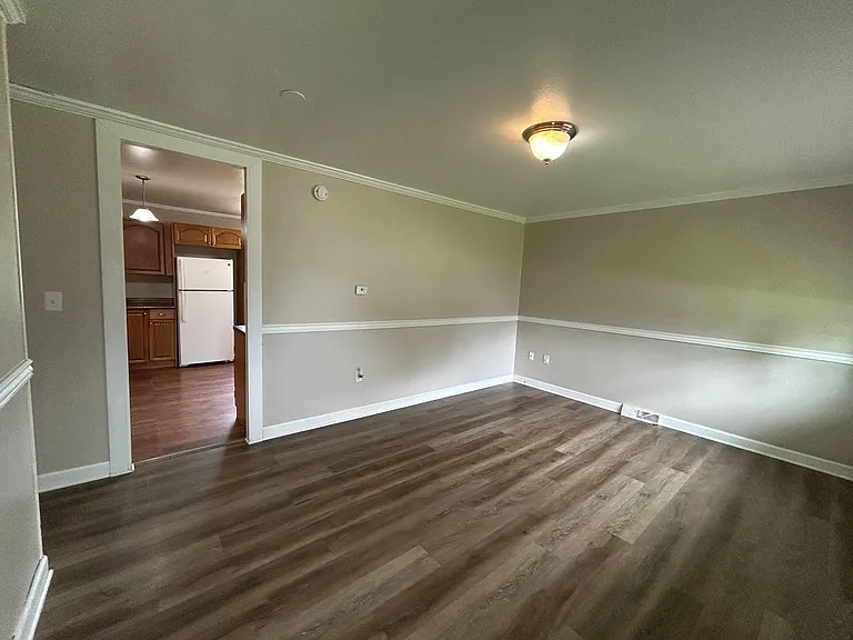 210 8th St E — Photo 2