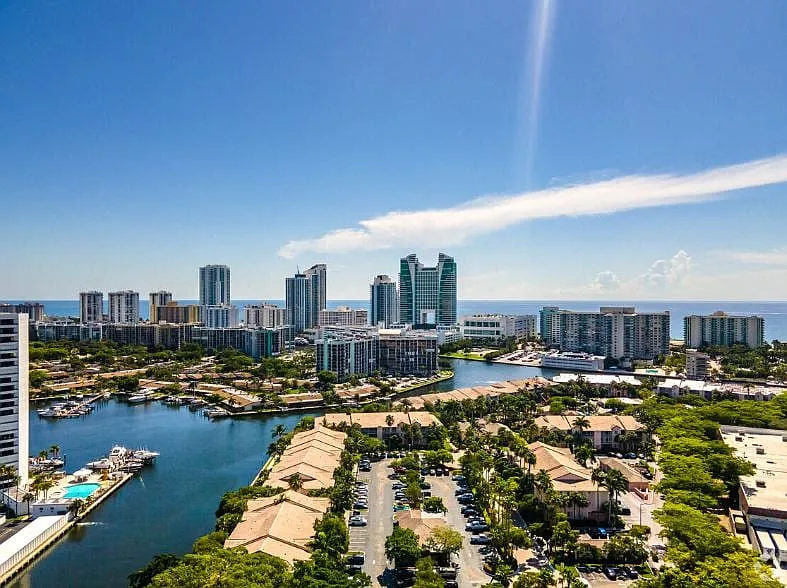 Ocean Reef at Seawalk Pointe Apartments — Photo 4