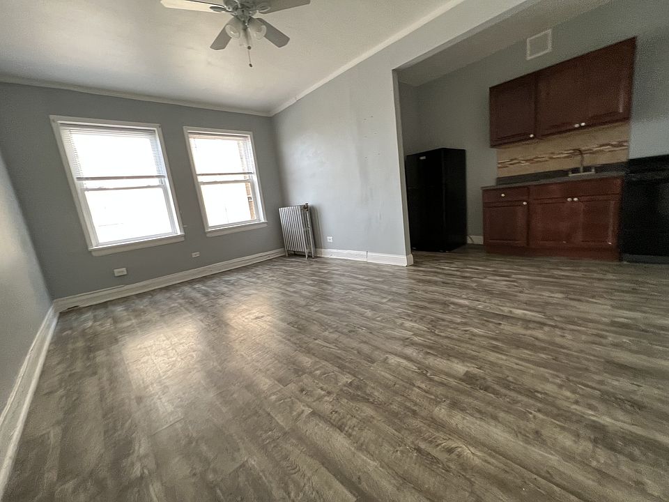 1st image of 6930G N Greenview Ave #211