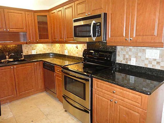 4th image of 2315 Plunkett St