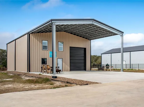 96 Circle Hook, Port O Connor, TX 77982