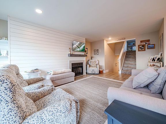 5th image of 715 Periwinkle Dr #715