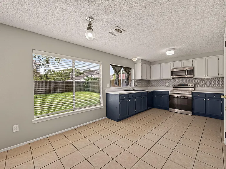 1818 Foxlake Dr — Photo 12