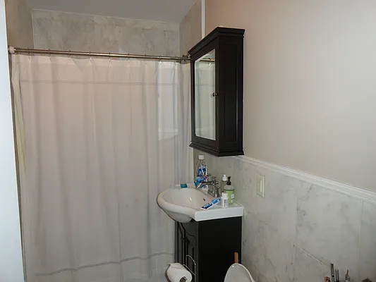 Rented by Halvatzis Realty | media 10