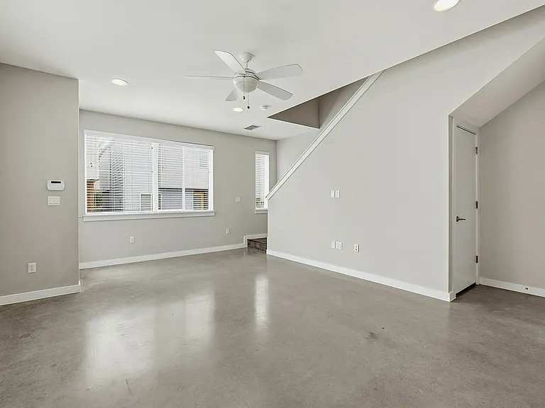 801 N Bluff Dr #33 — Photo 6