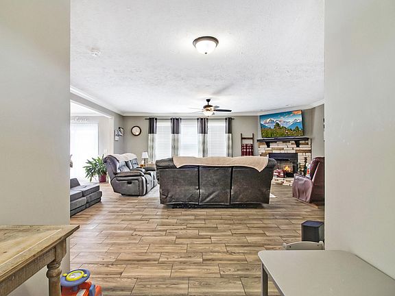 4th image of 527 Sneed Rd
