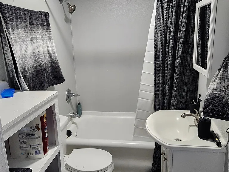 913 Gidding St #7 — Photo 3