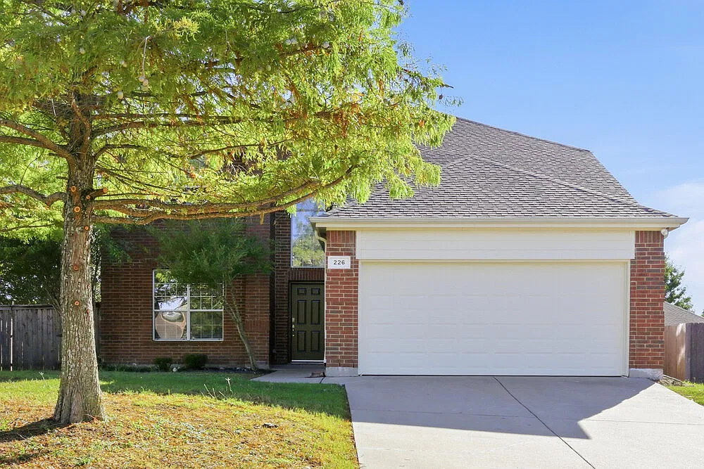 4 bed, 2.5 bath, 2640 sqft, $2,665 — Photo 1