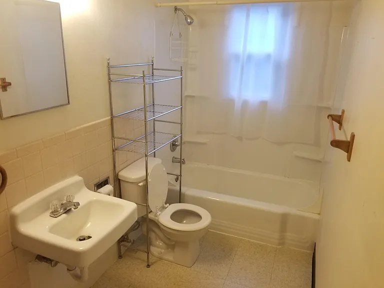 724 Summit Ave #3 — Photo 7