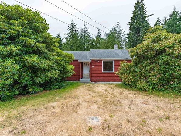 1965 Woodland Dr, Coos Bay, OR 97420