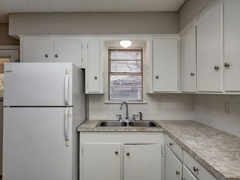 502 Brown St — Photo 10