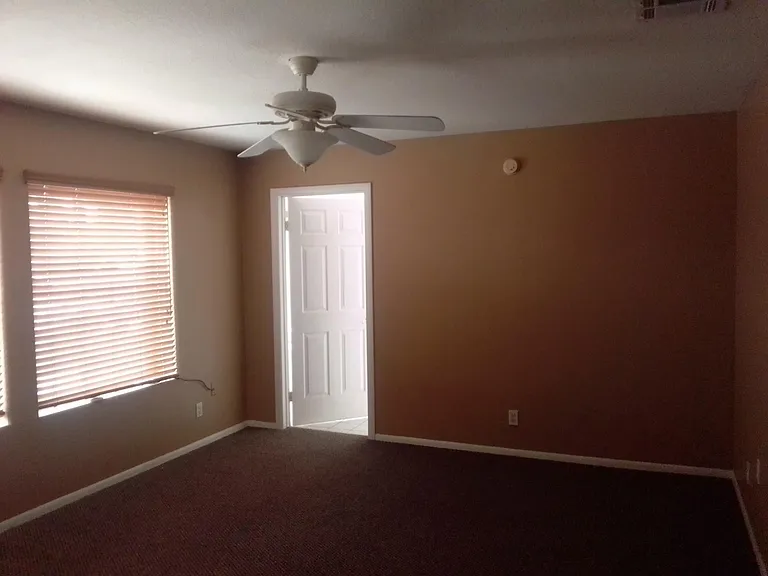 19251 Oxnard St — Photo 29