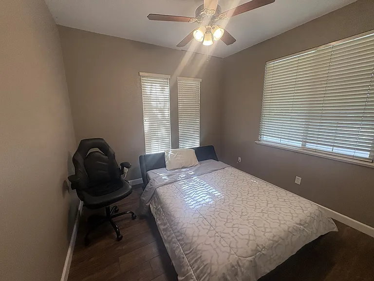 9745 W Taron Dr — Photo 3