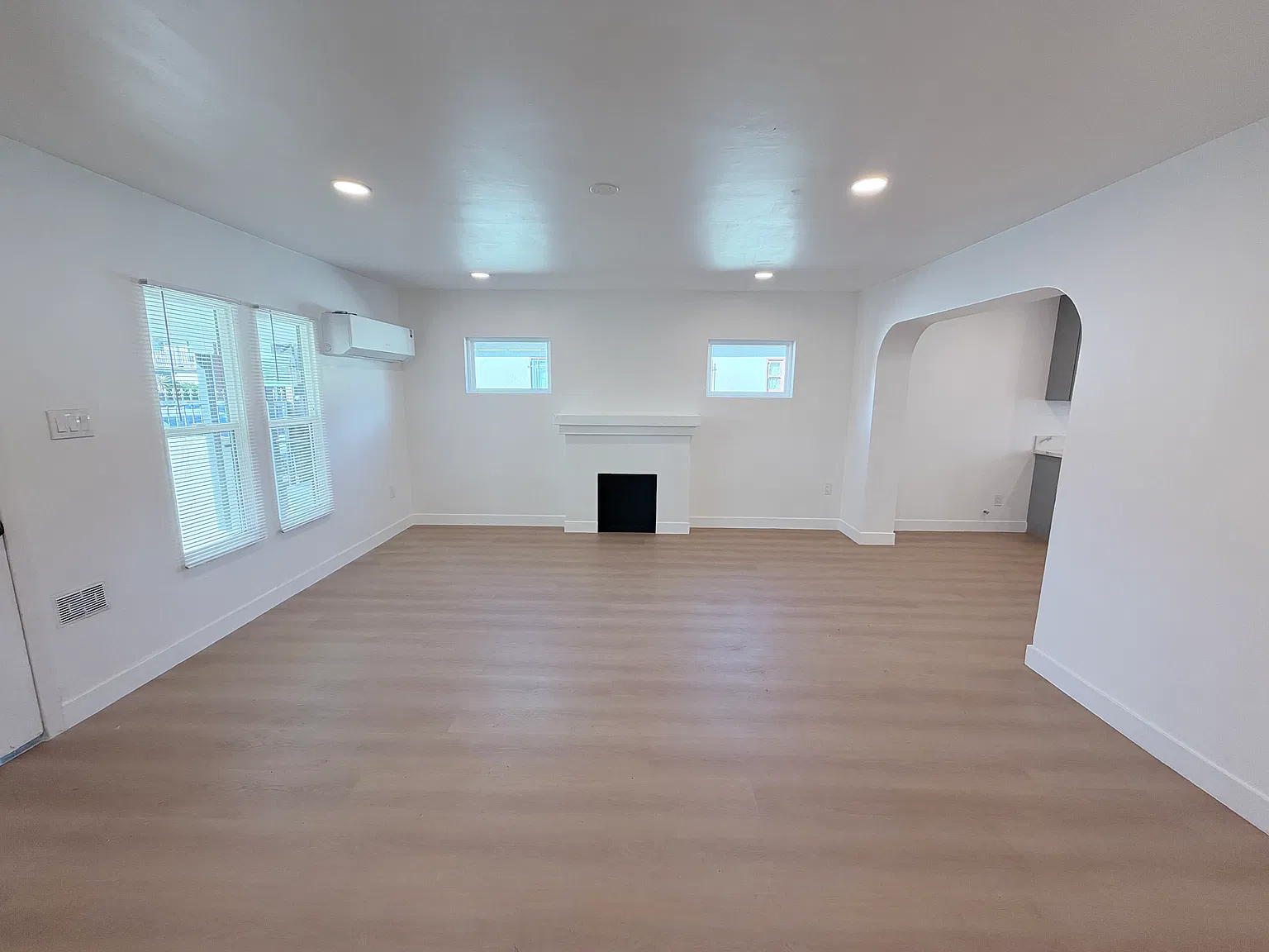 3 bed, 1195 sqft, $3,300 — Photo 4