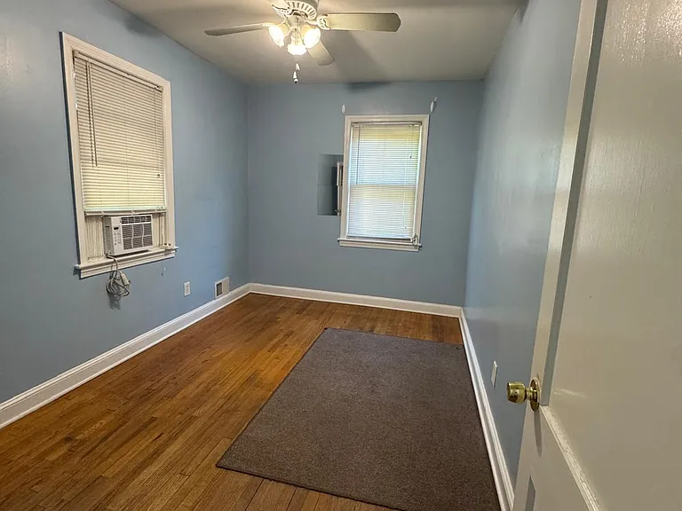 1323 44th St NE — Photo 13