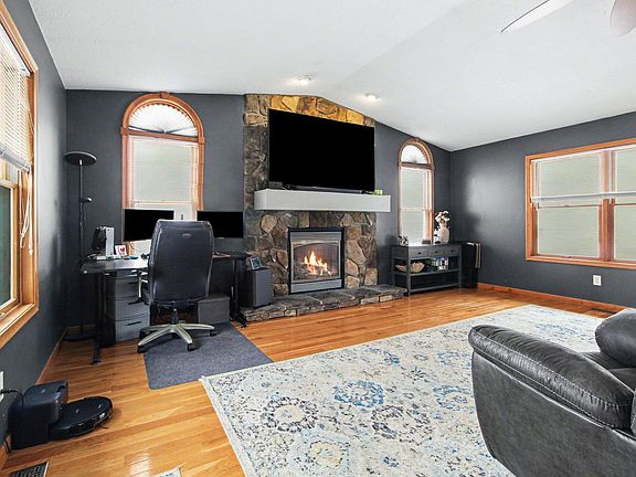 4th image of 7916 Milan Oakville Rd