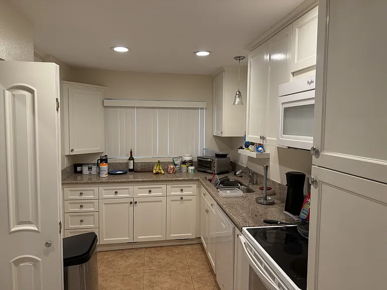 2522 Clairemont Dr #103 — Photo 2