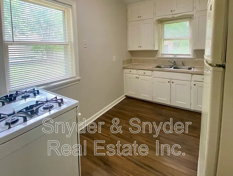 1011 Cordova Ave — Photo 6