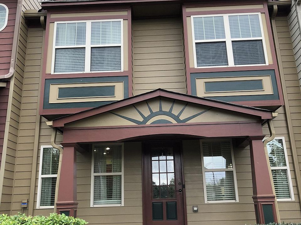 1st image of 421 Royal Crescent Ln E