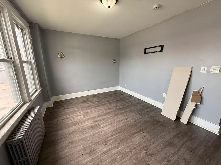 558 Lyons Ave #1L — Photo 4