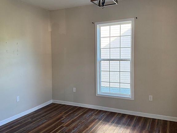 4th image of 423 4th St