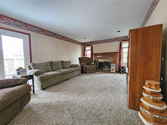 2nd image of 8701 Crenshaw Ln