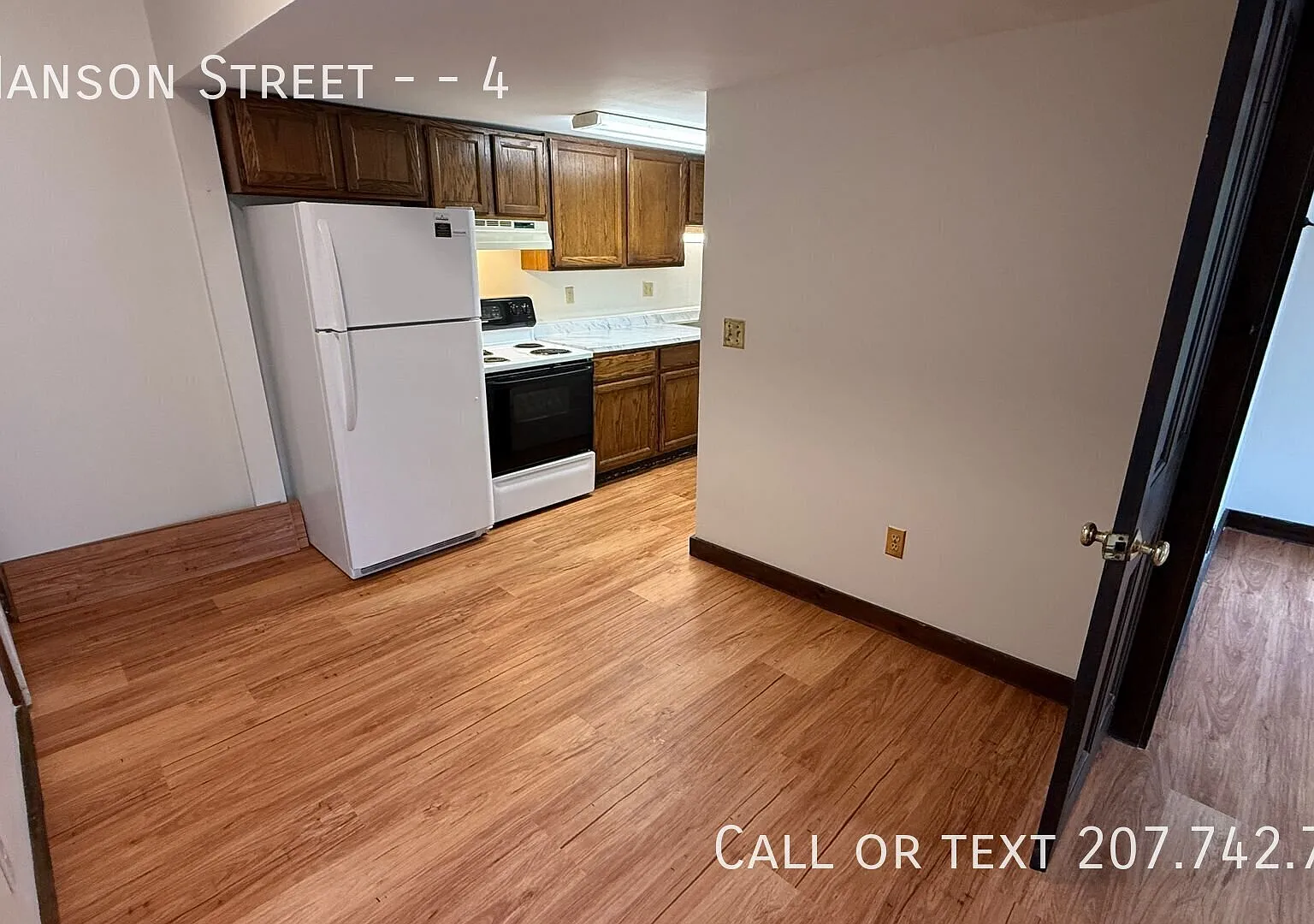 Large 1 Bedroom 2nd Floor Apartment Close to Downtown...Heat Included! — Photo 4