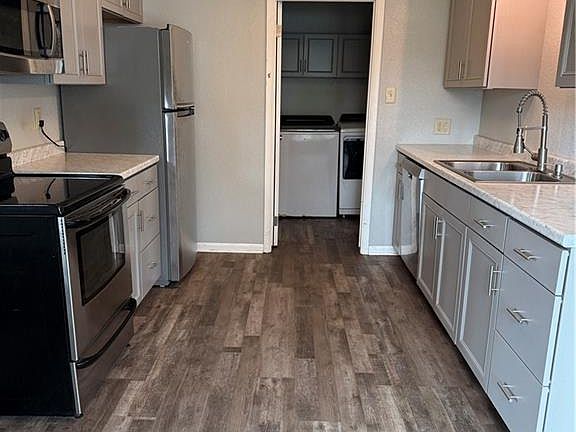 4th image of 702 Sunset Ave