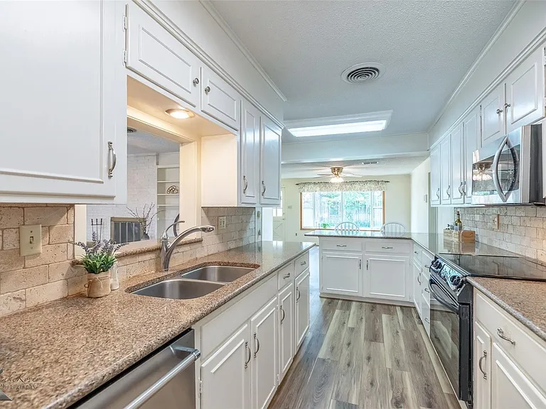3317 Santa Monica Dr — Photo 26