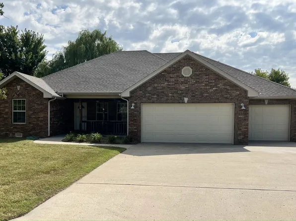 1740 S Village Lane, Bolivar, MO 65613