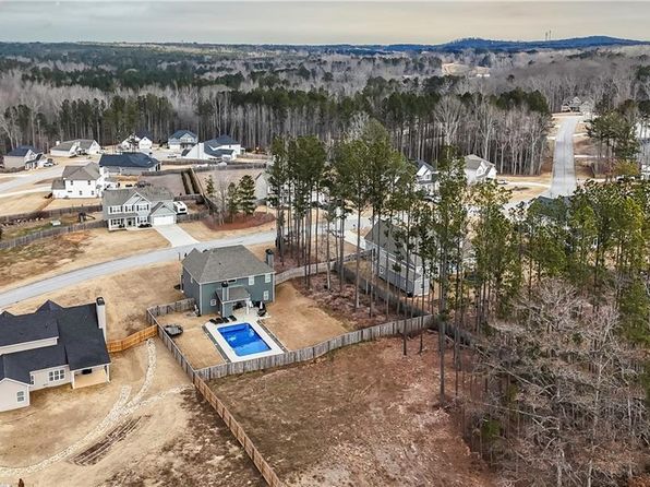 225 Tripp Ln, Carrollton, GA 30117