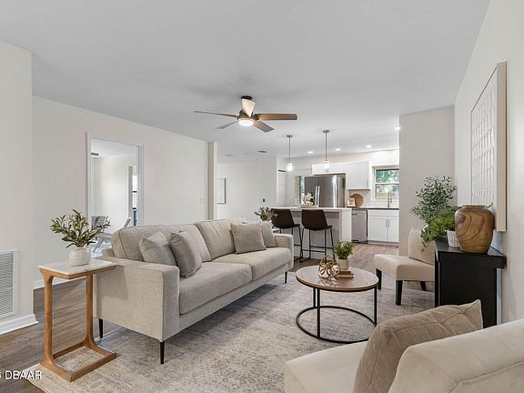 2nd image of 8 Aston Cir