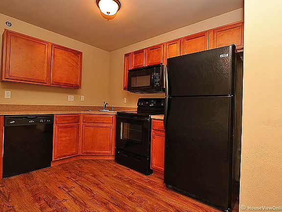 5th image of 547 Olive St APT 202