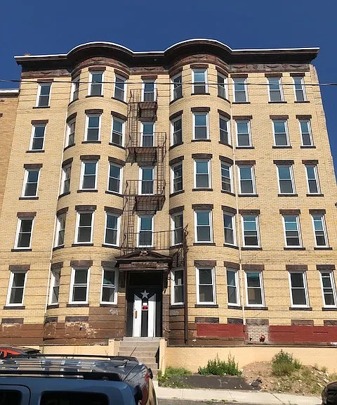 287 Elm St — Photo 2