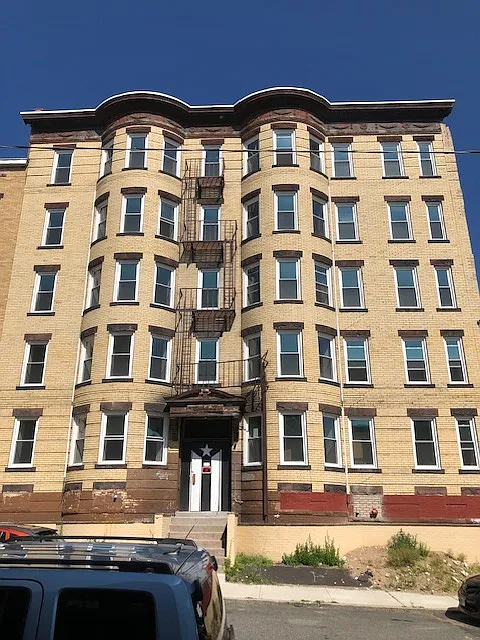 Building Photo - 287 Elm St