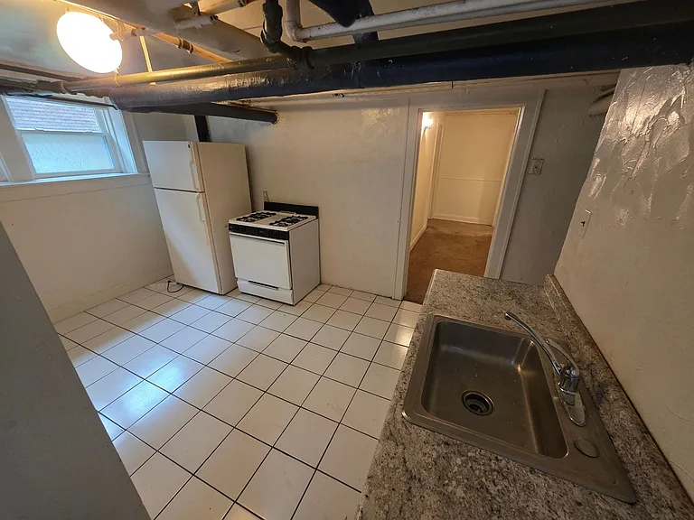 2528 N Maryland Ave — Photo 12
