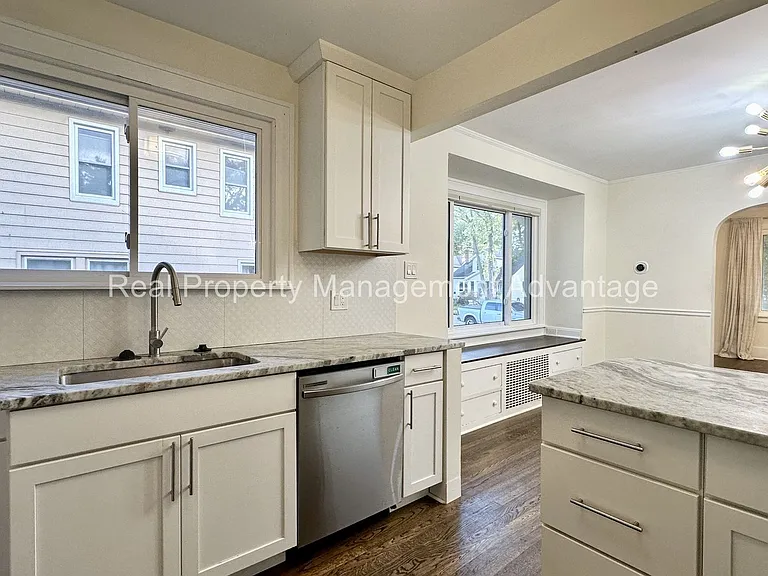 310 W Hazelhurst St — Photo 11