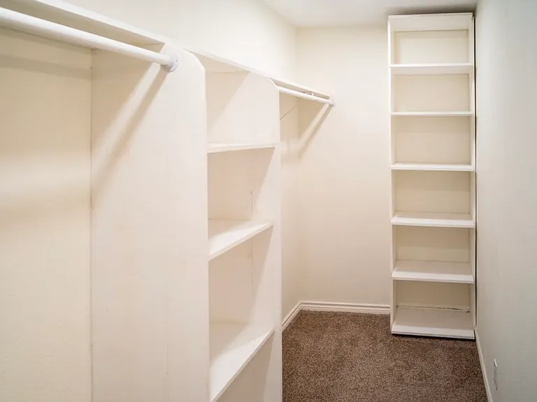 618 Millwood Ln — Photo 7