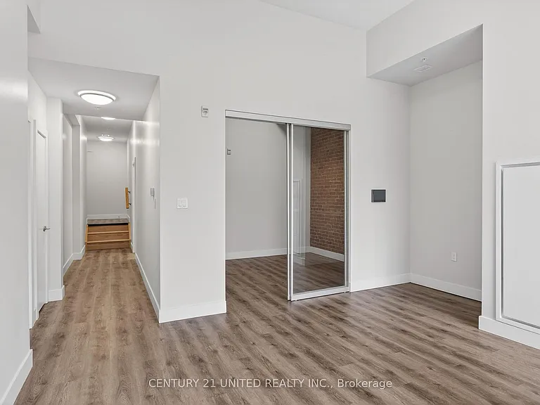 475 George St N #201 — Photo 6